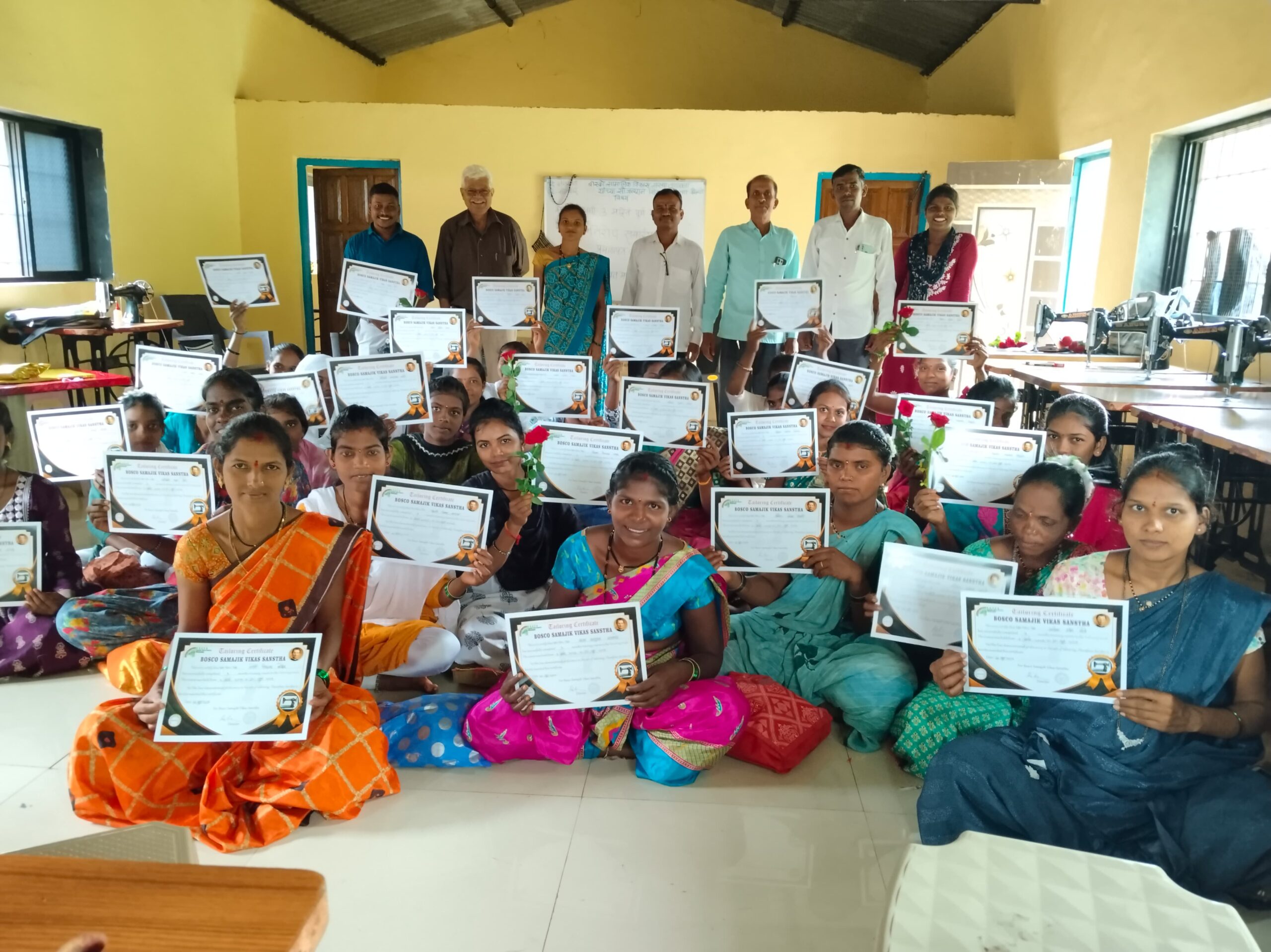 बॉस्को सामाजिक विकास संस्था वाळवंडा यांच्या मार्फत तीन महिन्याचे शिवण काम प्रशिक्षण शिबीर पूर्ण..