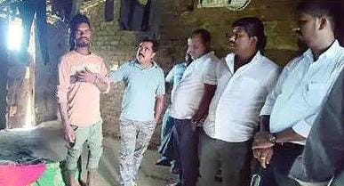 स्वखर्चाने घर दुरुस्त करून देणार.