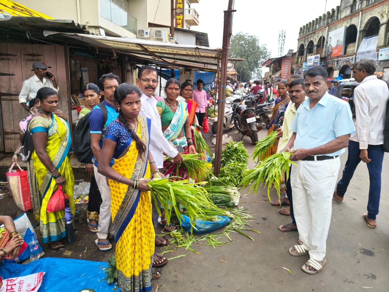 आदिवासी भागात पहिला साजरा होणारा कोवळी भाजी पारंपरिक सण उत्साहात साजरा.