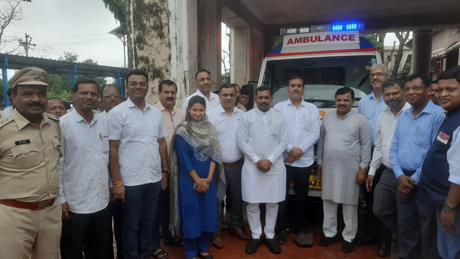 जव्हार रुग्णालयाला रोटरी क्लब कडून रुग्णवाहिका भेट!खासदार,आमदारांच्या उपस्थितीत उद्घाटन..