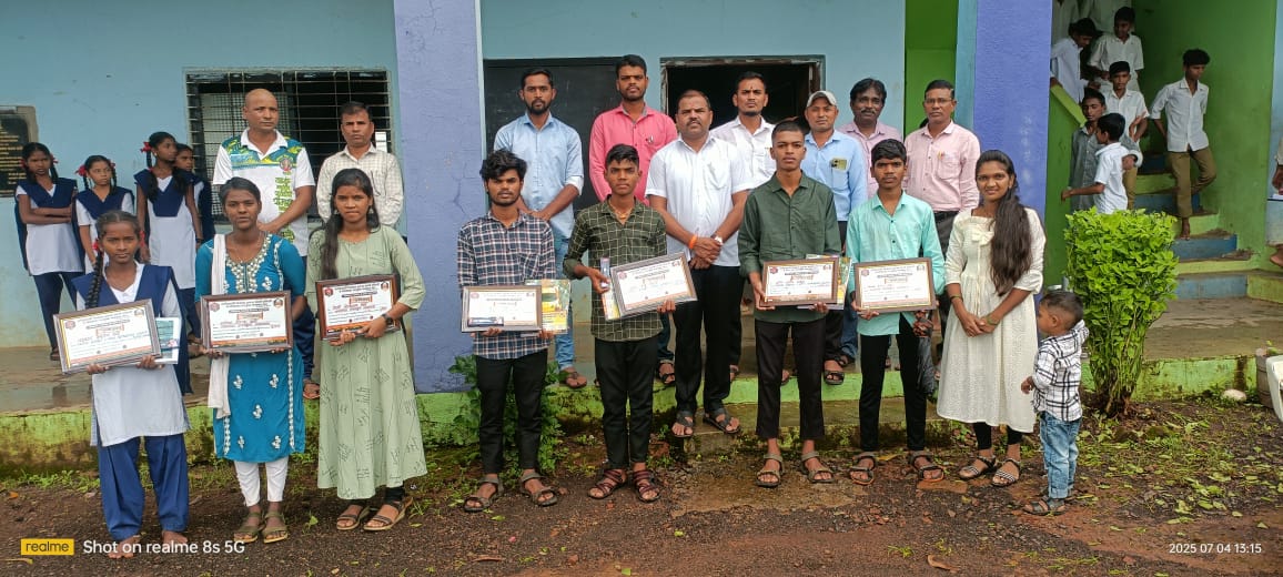 आदिवासी विकास हक्क संघर्ष समिती व पत्रकार संघ मोखाडा तालुका यांच्या संयुक्त विद्यमाने १०/१२ वी.गुणवंत विद्यार्थांचा सत्कार समारंभ..