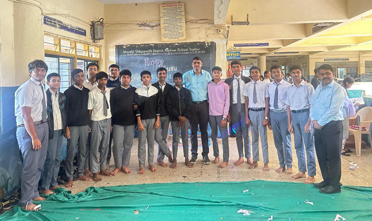 भारती विद्यापीठ इंग्लिश मीडियम स्कूलमध्ये गुरुपौर्णिमा उत्साहात साजरी...